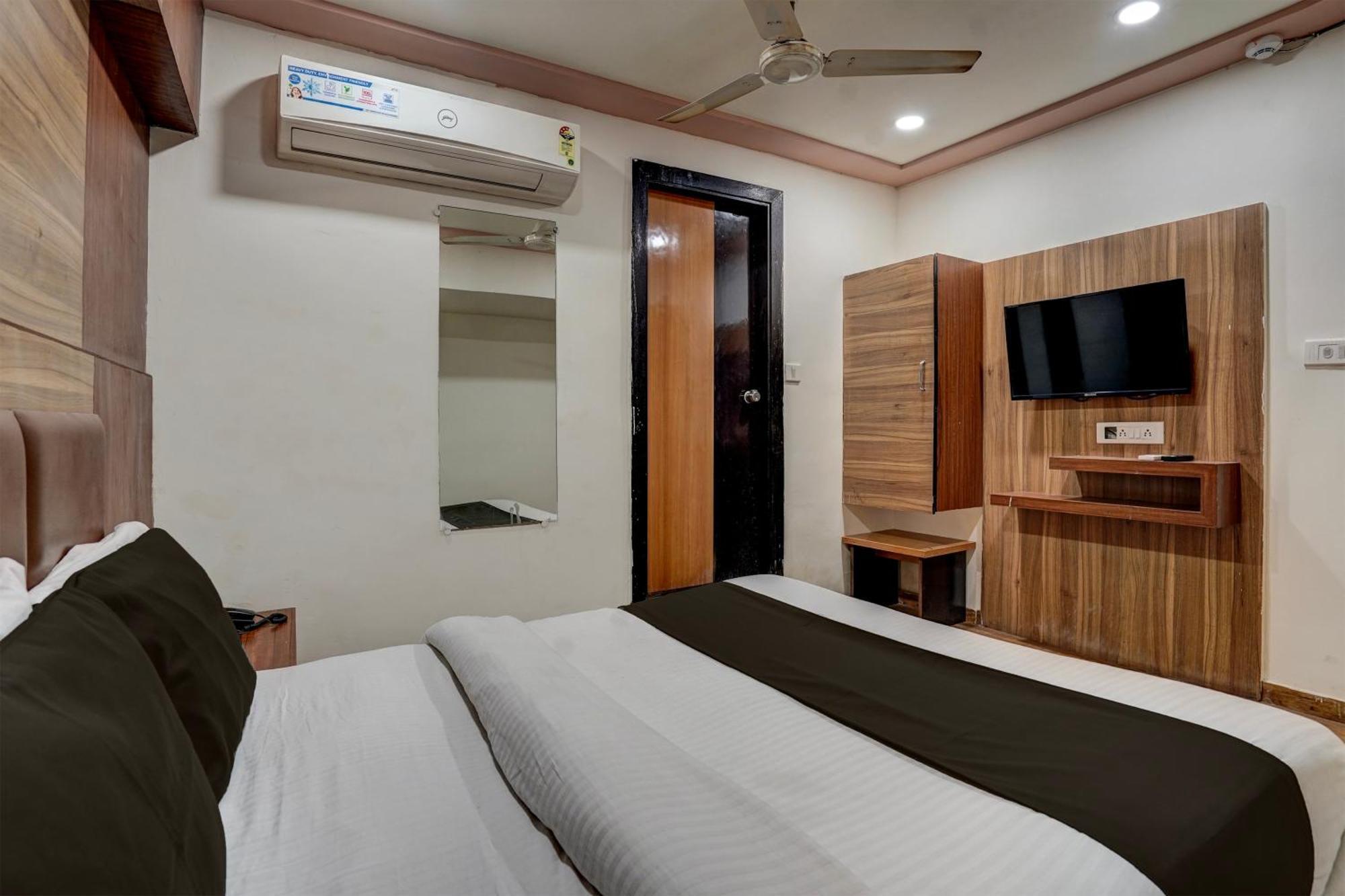 Hotel O Palak Palace Ahmedabad Luaran gambar